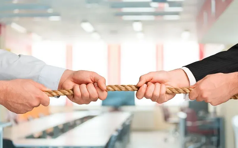 ¿Qué es un conflicto de intereses? Tipos y ejemplos clave